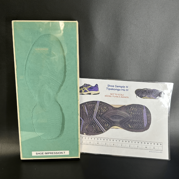 3D Foam Shoe impression No 2 & matching A4 image card (set)